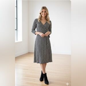 Talbots wrapped Midi Size L Dress Black White Chevron Print V Neck‎ 3/4 Sleeve